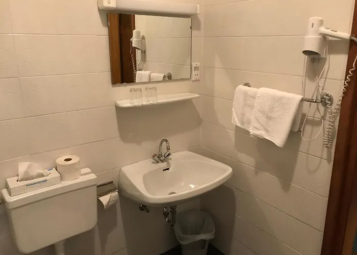 Rettensteinerhof Wirtshaus Hotel *